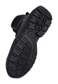 Zwarte sportschoenzool met een robuust, getextureerd rubberen oppervlak voorzien van diepe groeven en een versterkte hiel voor grip en duurzaamheid.