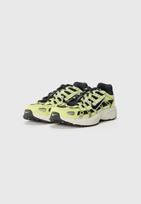 Nike Sportswear P 6000 UNISEX Baskets basses lemon twist