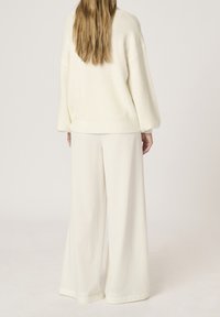 My Essential Wardrobe Sweter
