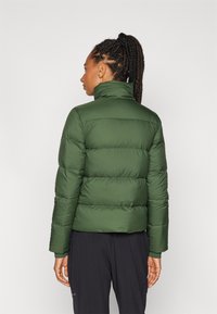 Patagonia SILENT - Jakna ispunjena paperjem - torrey pine green