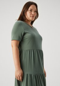 Vero Moda Curve VMFILLI CALIA  zielony
