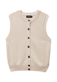 Gilet sans manches beige en tricot doux, avec un col rond, une fermeture à boutons sur le devant et des finitions en côtes. Des boutons marron ajoutent une touche de détail.