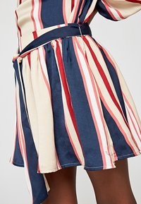 Pepe Jeans Áčková sukně - sand/dark blue