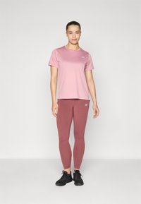 New Balance SLEEK HIGH RISE LEGGING - Pajkice - washed burgundy