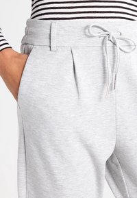 ONLY Jogginghose - mottled light grey