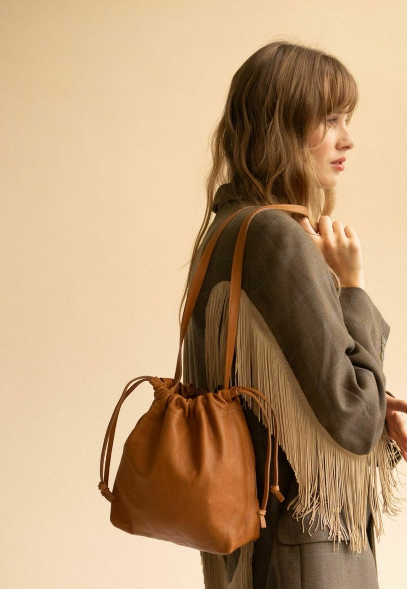 BALAGAN DIMA M Sac bandoulière caramel/camel ZALANDO.FR