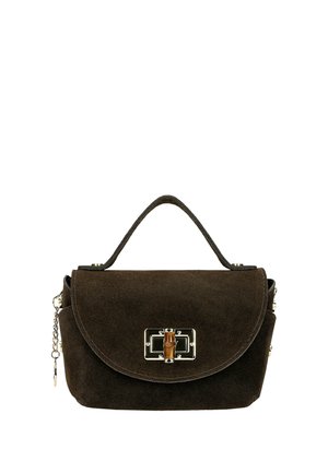 Sac à main en daim marron foncé avec poignée supérieure, fermeture à rabat, boucle rectangulaire dorée avec détail en bambou et accessoire chaîne latéral.