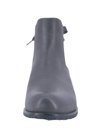 Bottine grise en cuir lisse avec un bout arrondi, semelle en caoutchouc et un nœud décoratif à l'arrière. Design minimaliste sans embellissements visibles.