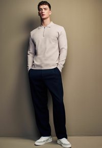 Next REGULAR FIT - Svetr - neutral