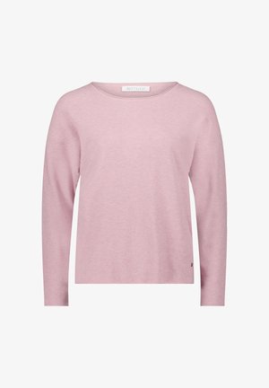 Roze gebreide trui met een relaxte pasvorm, lange mouwen, ronde halslijn en subtiel textuurpatroon. Klein merkembleem nabij de zoom.