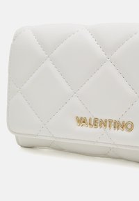 Valentino Bags OCARINA - Denarnica - bianco