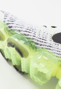 Nike Performance Hardloopschoenen voor op de weg - white