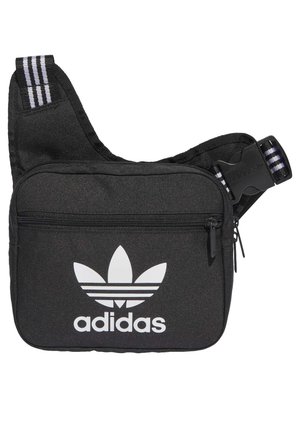 Sac bandoulière Adidas noir avec logo trèfle blanc, poche avant zippée, sangle ajustable à rayures noires et blanches.