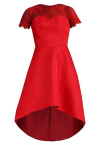 Röd klänning med korta ärmar, med en korsettskjorta i spets och en asymmetrisk kjol. Slätt tyg med en strukturerad silhuett och utsvängd nederdel.