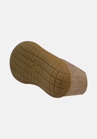 Ljusbruna filtklampar med en texturerad gummisula. Har en rundad form och en distinkt plattformdesign. Inga synliga varumärken.