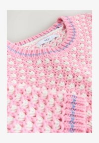 Nevybráno, pink white