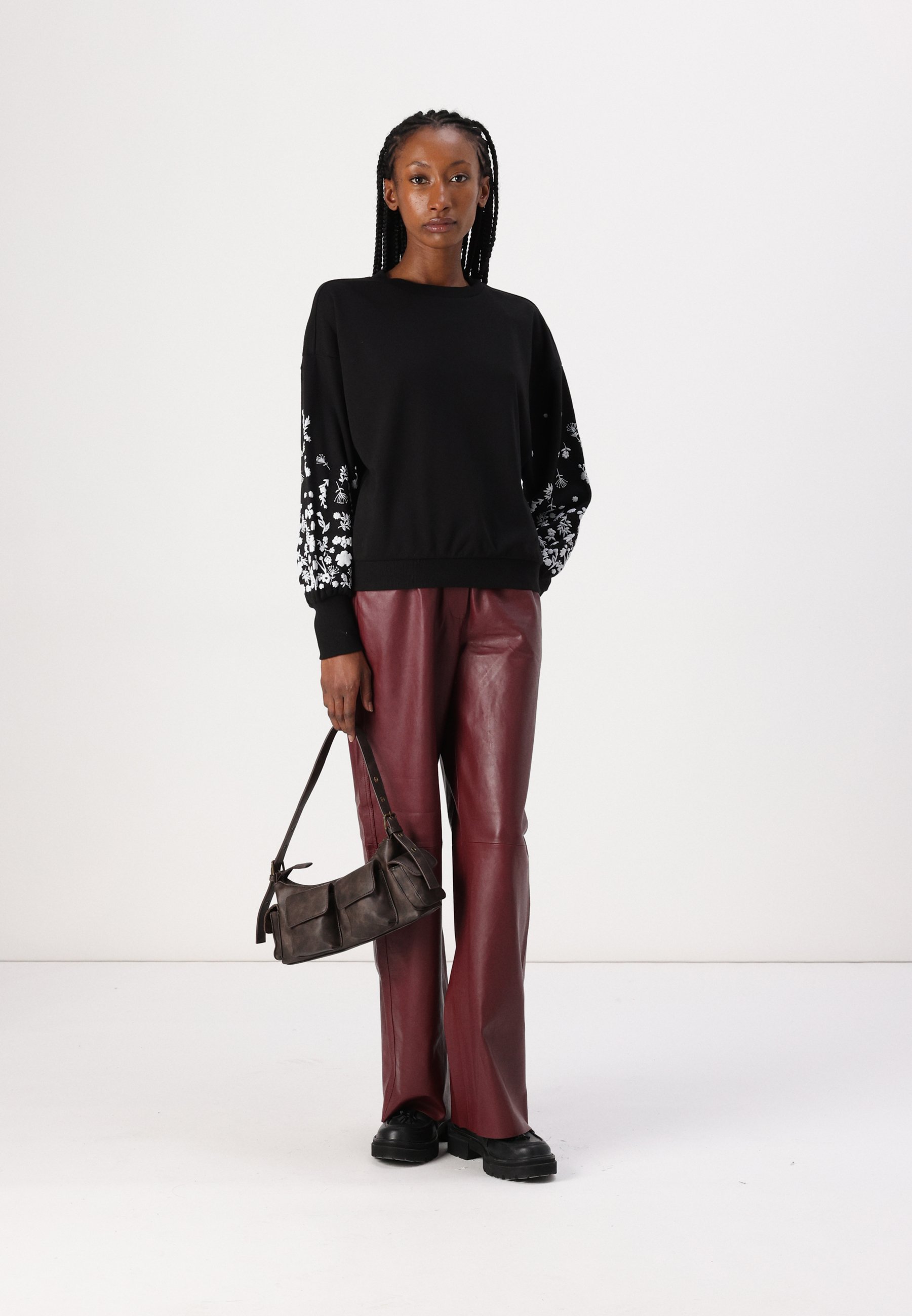 ショルダーバッグ・ポシェット 25SS   Minimal Monogram Flap Shoulder Bag Minimal Monogram Flap Bag | black | Calvin Klein Malaysia