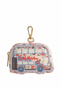 Mustrilise kangaga tõmblukuga kotike, mis on kujult kahetasandiline buss, kaunistatud pastelltoonides lillemustritega ja kuldse klambriga.