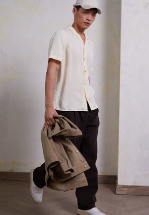 KIRBY SHIRT - Camisa - vanilla