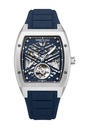 Kenneth Cole Automatikuhr mit rechteckigem silberfarbenem Gehäuse, blauem Skelettzifferblatt, sichtbaren Zahnrädern und passendem dunkelblauen Armband.