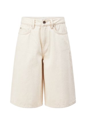 High-Waist-Damit-Shorts in Cremefarbe aus Denim mit vorderer Knopfleiste, Gürtelschlaufen und Taschen, dargestellt vor weißem Hintergrund.