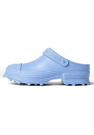 CAMPERLAB TRAKTORI - Clogs - hellblau