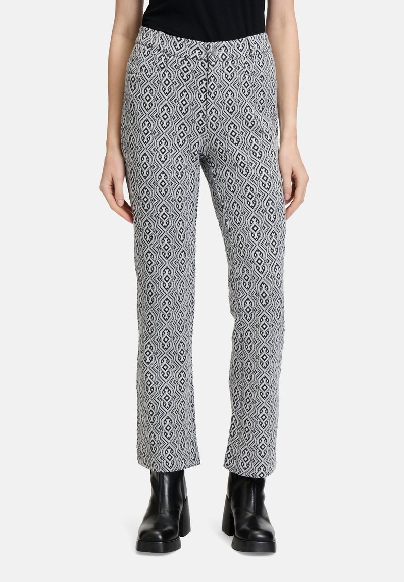 Pantaloni stampati realizzati in tessuto leggero, con una stampa geometrica bianca e nera, vestibilità slim e design a gamba diritta.