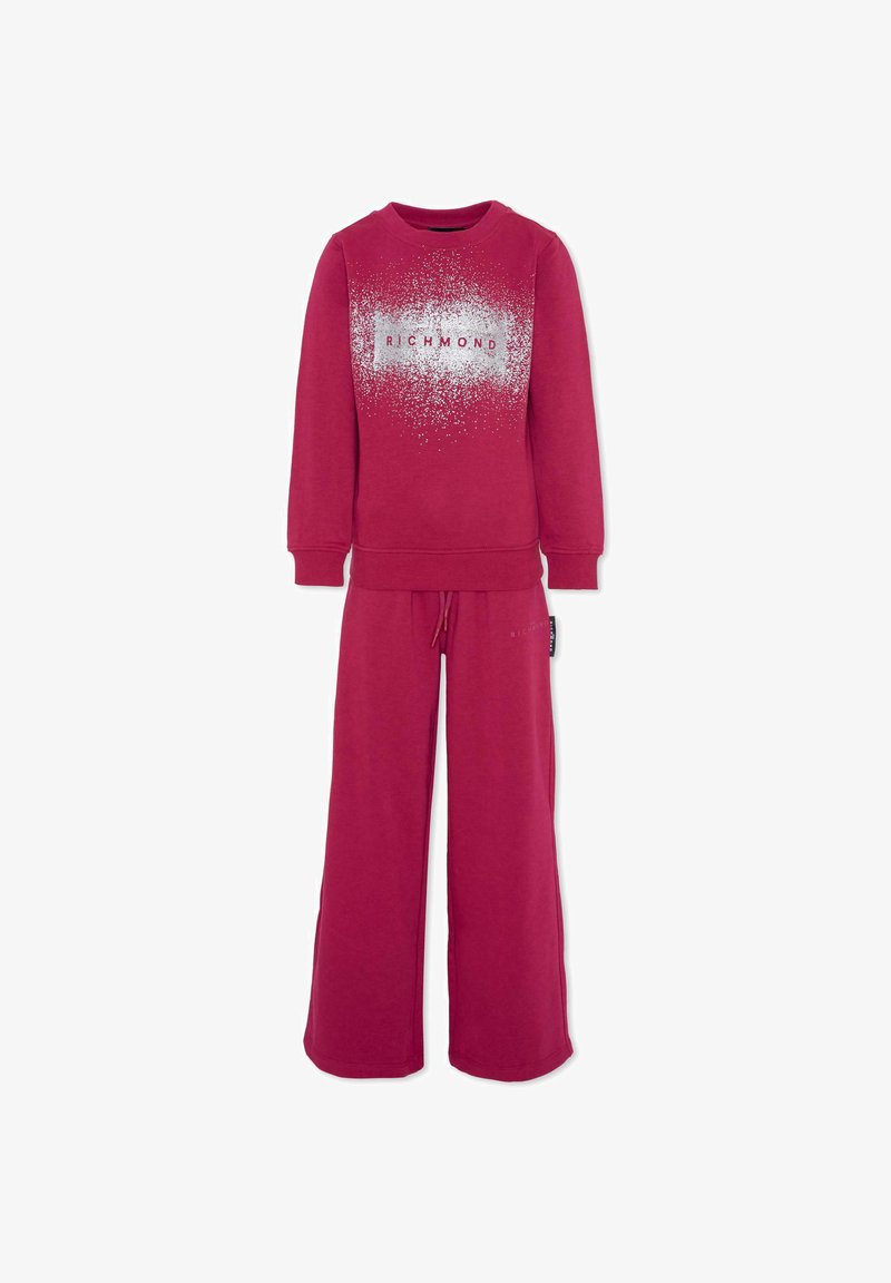 Set composto da felpa rossa e pantaloni a gamba larga, con un motivo a schizzo argentato e la scritta "RICHMOND" sul top. Realizzato in morbido tessuto di cotone.