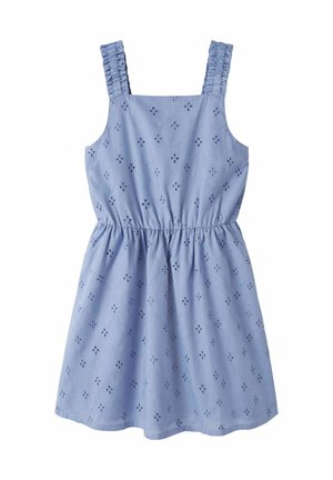 Ærmeløs lyseblå kjole med flæse-stropper, elastisk talje og broderet blomsterudskæring gennem hele stoffet.