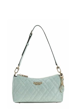 Sac à main matelassé bleu clair avec quincaillerie dorée, bandoulière amovible et un charm décoratif. Fermeture éclair sur le dessus.