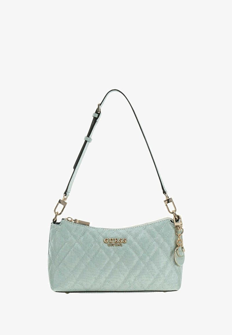 Sac à main matelassé bleu clair avec quincaillerie dorée, bandoulière amovible et un charm décoratif. Fermeture éclair sur le dessus.