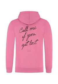 Rosa Kapuzenpullover mit schwarzem Schriftzug auf dem Rücken, der "Ruf mich an, wenn du verloren gehst" liest, und kleinem "PURE PATH" Logo darunter.