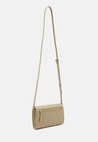 Tommy Hilfiger REFINED FLAP CROSSOVER - Ülerinna-kott - beige