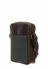 Sac en toile avec accents en cuir vert et marron. Forme rectangulaire avec fermeture éclair, bandoulière réglable et poche avant.