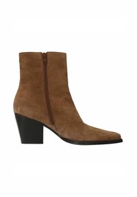 Bruine suède enkelboots met een spitse neus, zijrits en een blokhak. Gladde textuur, minimalistisch ontwerp en aardetint.