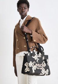 BOW PRINTCARGO TOTE - Handtasche - black multi