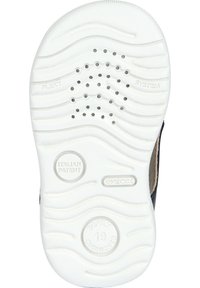 Suola in gomma bianca con motivo a onde e fori per l'areazione. Marchiatura in rilievo, compresi "GEOX," "BREVETTO ITALIANO," e "SOFFICE CUSHIONING."
