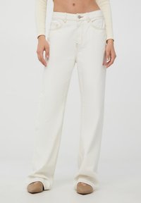 Terranova CON CUCITURE A CONTRASTO - Jeans baggy - bianco lana