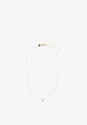 Delikatna zlatna ogrlica s tankim lančićem i malim kvadratnim privjeskom koji nosi jedan prozirni dragi kamen, vidljiva kopča i produžni lanac.