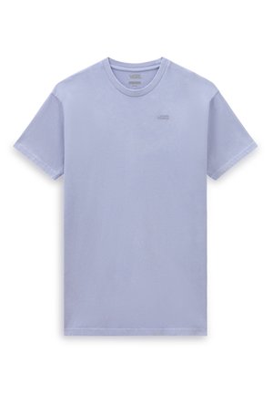 Helles lila Baumwoll-T-Shirt mit Rundhalsausschnitt, kurzen Ärmeln und einem kleinen gestickten Logo auf der Brust. Weicher Stoff, schlichtes Design.
