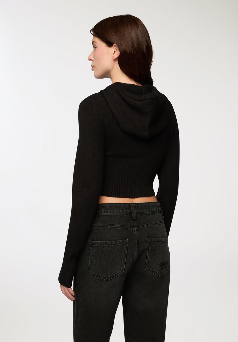 ONLY - Top nero con cappuccio e scollo a V