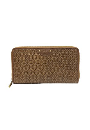 Portefeuille tissé marron avec un motif texturé, des accents dorés et une fermeture éclair. Le logo est embossé sur le devant.