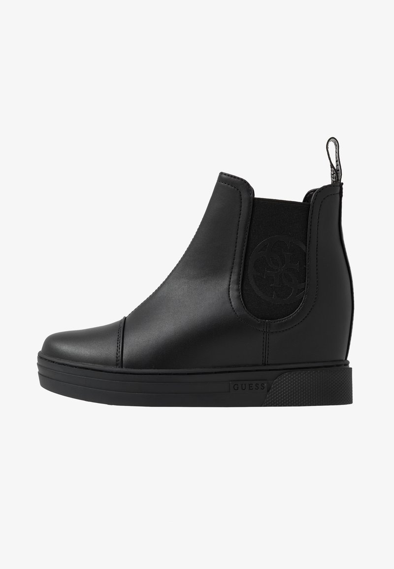 Botas Chelsea negras de cuero liso, con paneles laterales elásticos, punta redonda y suela de goma texturizada con un acento de logo.