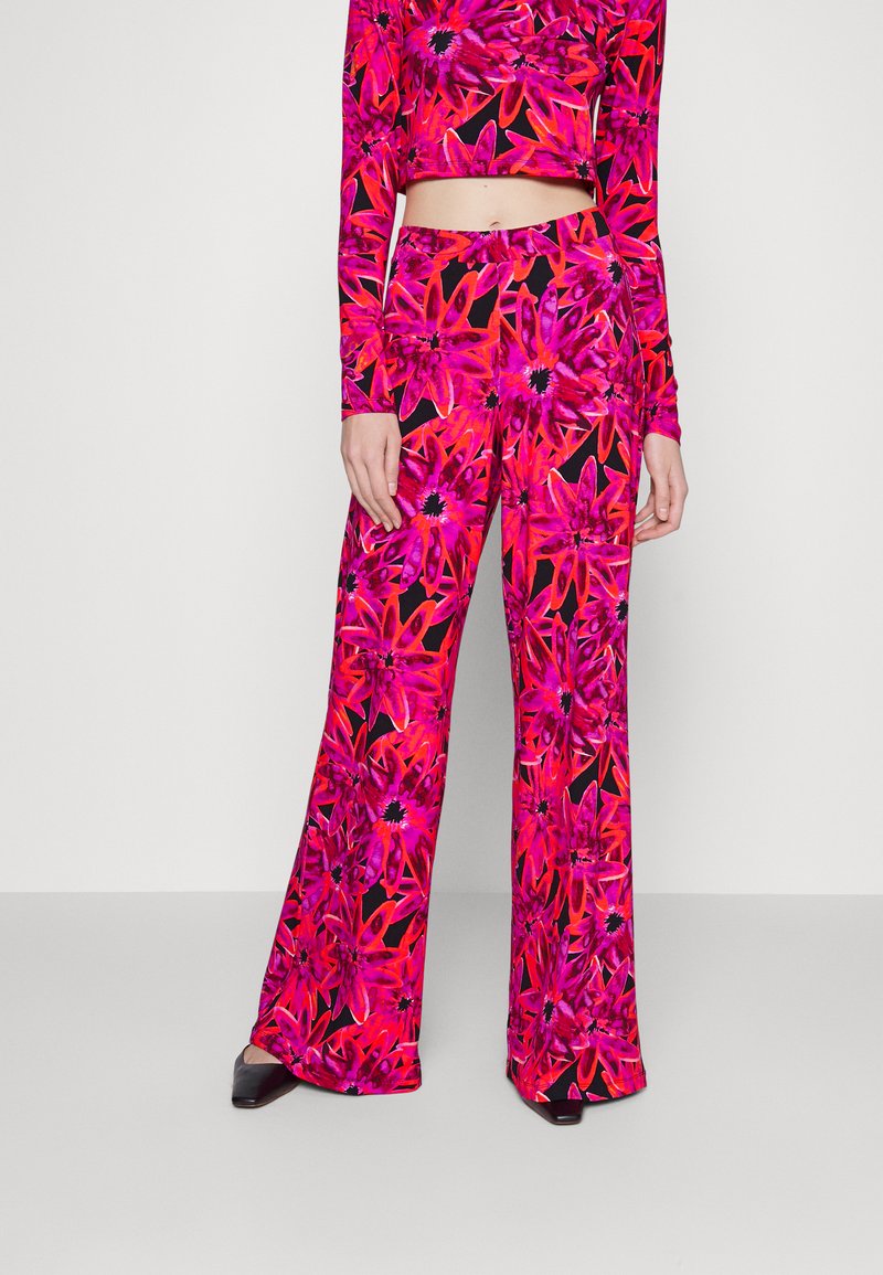 Stieglitz LEZLIE PALAZZOS Trousers multi/pink Zalando.co.uk