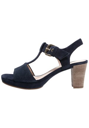 Marineblå ruskinds hæle sandal med åben tå, struktureret frontrem, ankelrem med guldspænde og stablet træblokhæl.