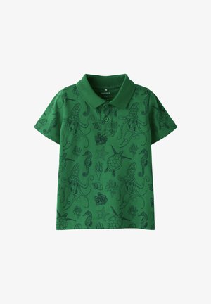 Grünes Poloshirt mit Kragen, mit schwarzen Linienzeichnungen von Oktopus, Meeresschildkröten, Seepferdchen, Seesternen, Muscheln und Korallenmustern.