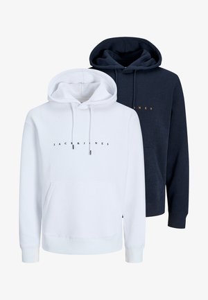Capuchon sweatshirts in wit en marine, gemaakt van zachte stof. Bevat een voorkantzak en logo tekst op de borst in zwart en oranje.