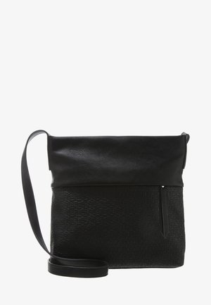 Bolso bandolera de piel negra con la mitad inferior texturizada, parte superior lisa y larga correa de hombro ajustable.