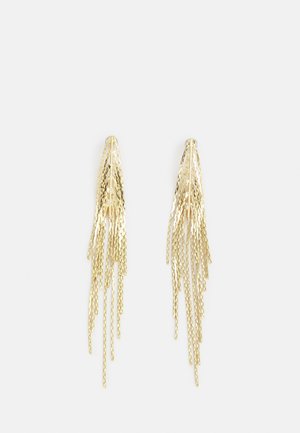 Paire de longues boucles d'oreilles à franges en chaîne dorée avec plusieurs brins texturés suspendus à une base triangulaire étroite.