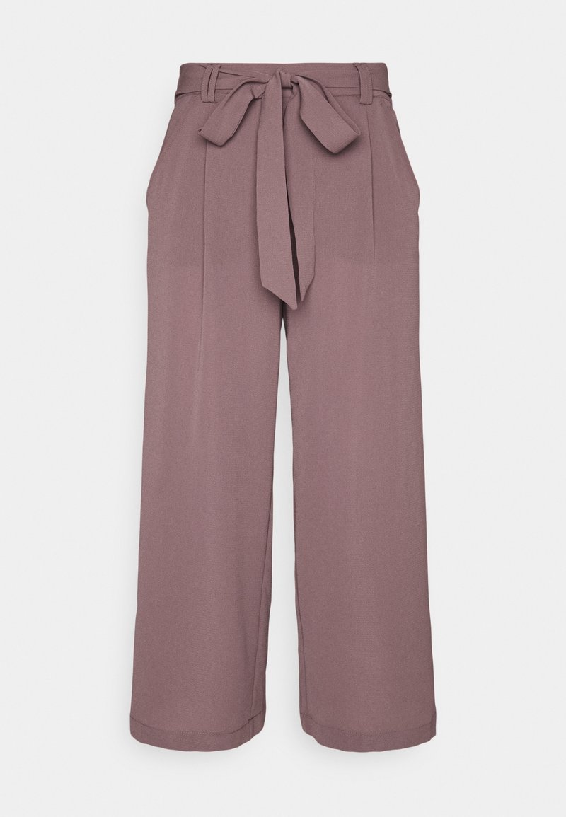 Kalhoty s širokými nohavicemi v měkké mauve barvě, vyrobené z lehkého materiálu. Mají pásek se zavazováním vpředu, sklady a boční kapsy.